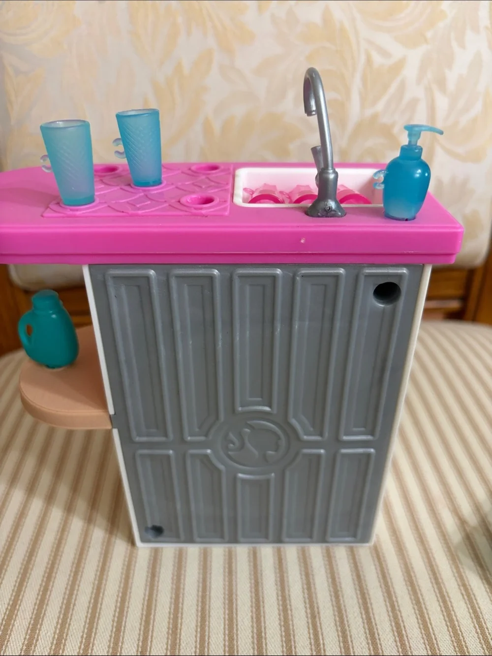 Barbie Indoor Furniture Set with Kitchen Dishwasher (2018)